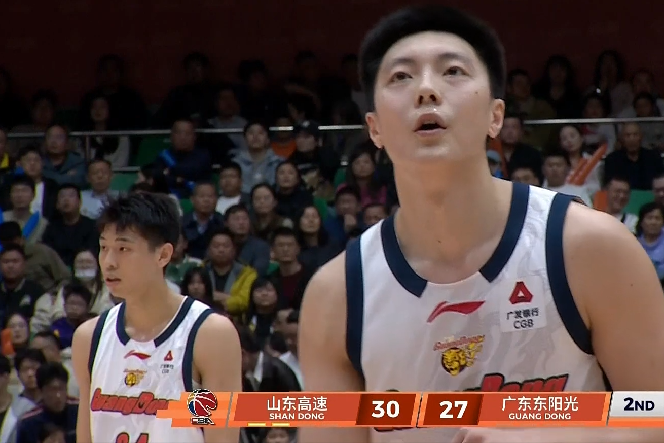 OD体育直播-CBA：徐杰6中1终结三连胜，外援8失误，高诗岩15+6晃倒徐杰